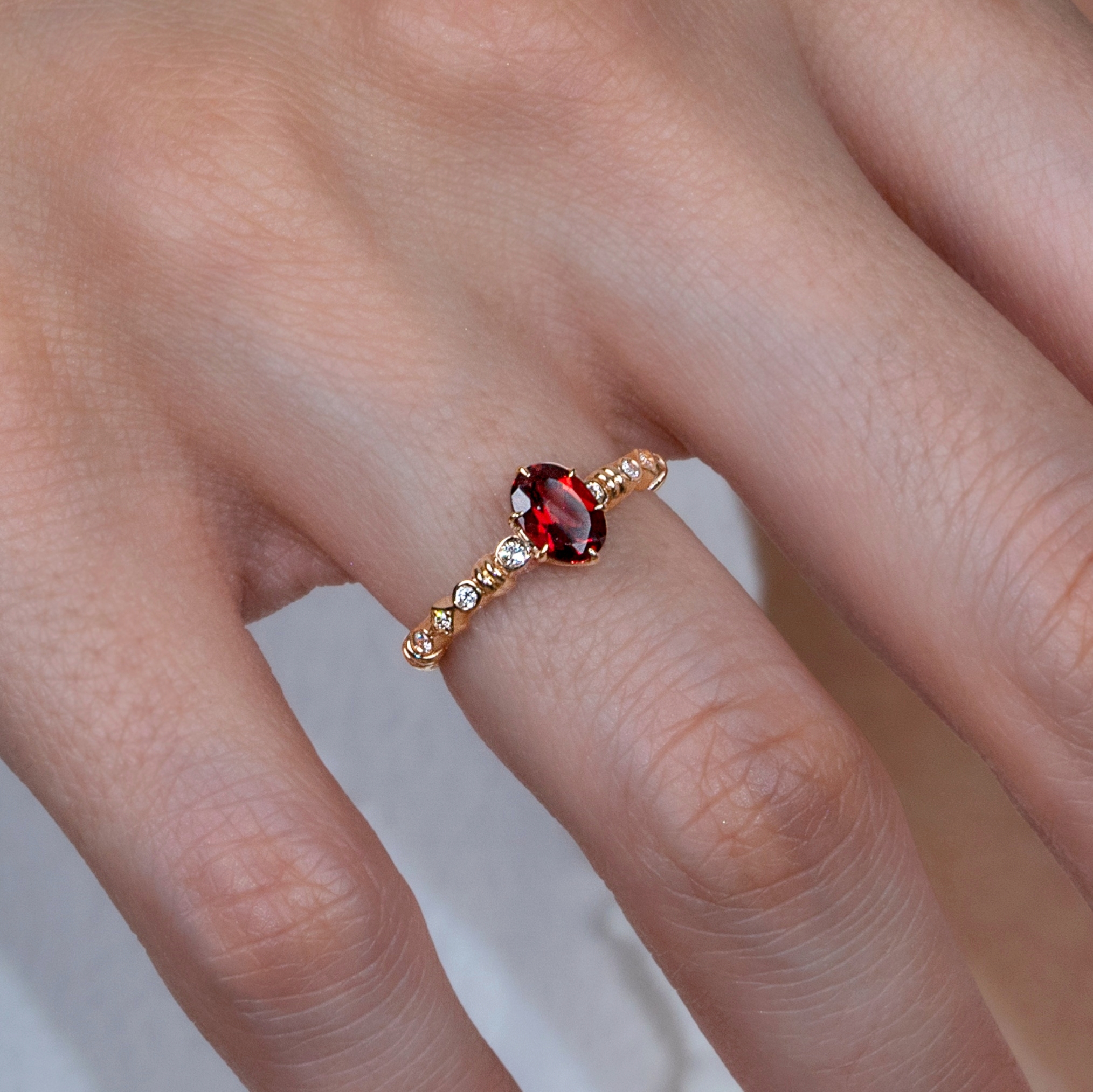 Vintage Tasarım Garnet ve Pırlanta Yüzük