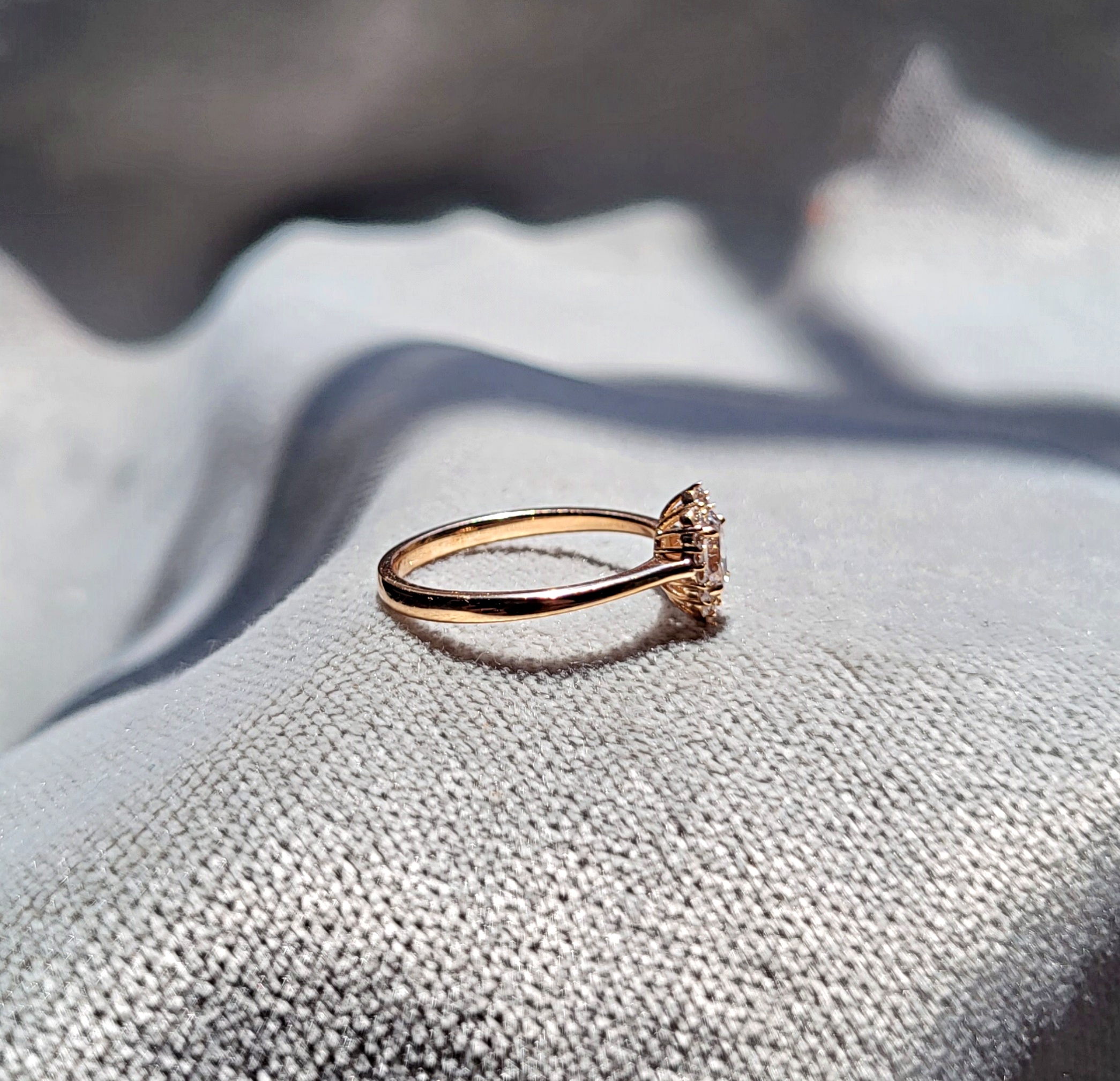 Oval Pırlantalı Tasarım Tektaş Yüzük