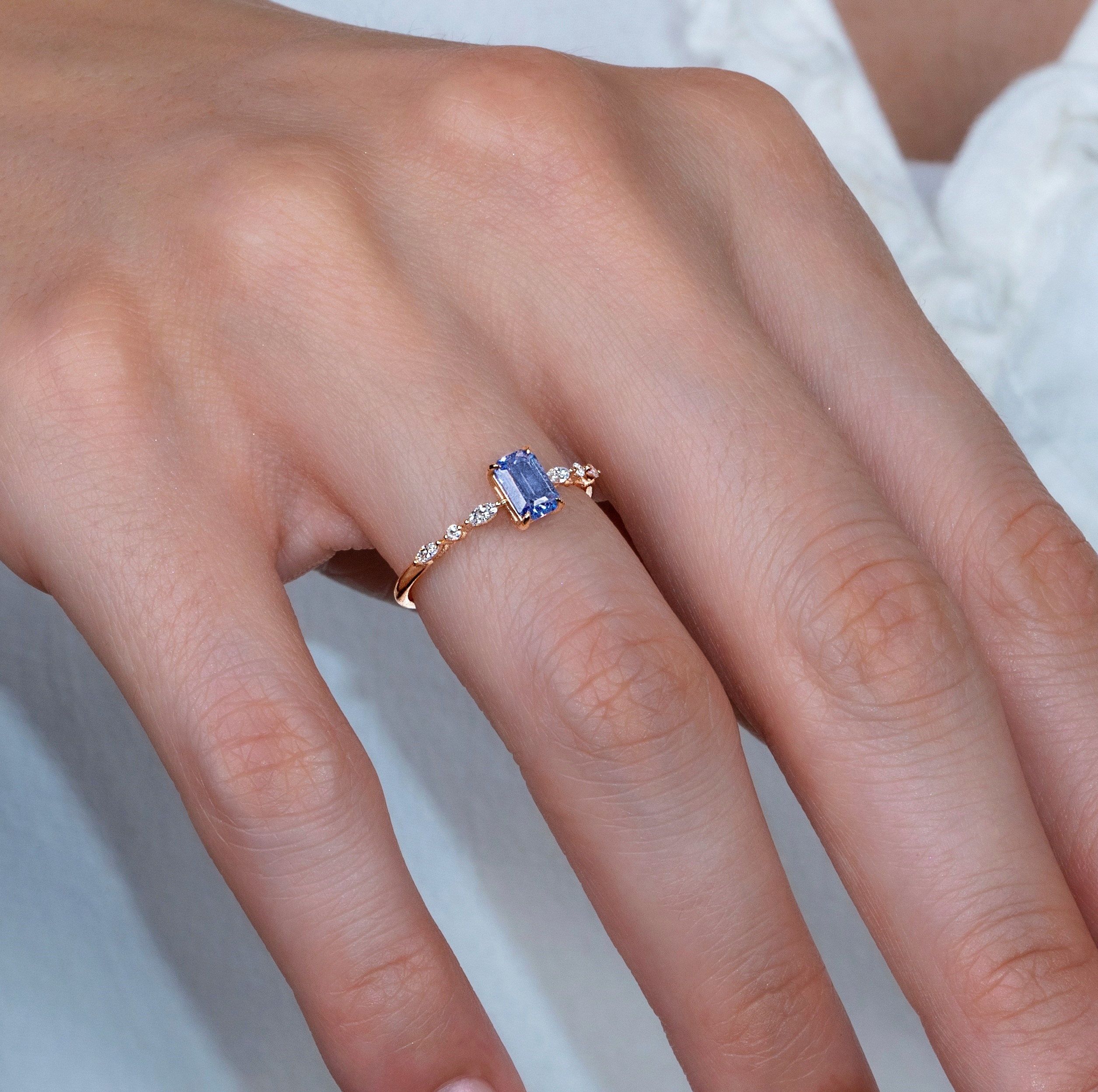 Safir ve Markiz Pırlanta Tektaş Yüzük