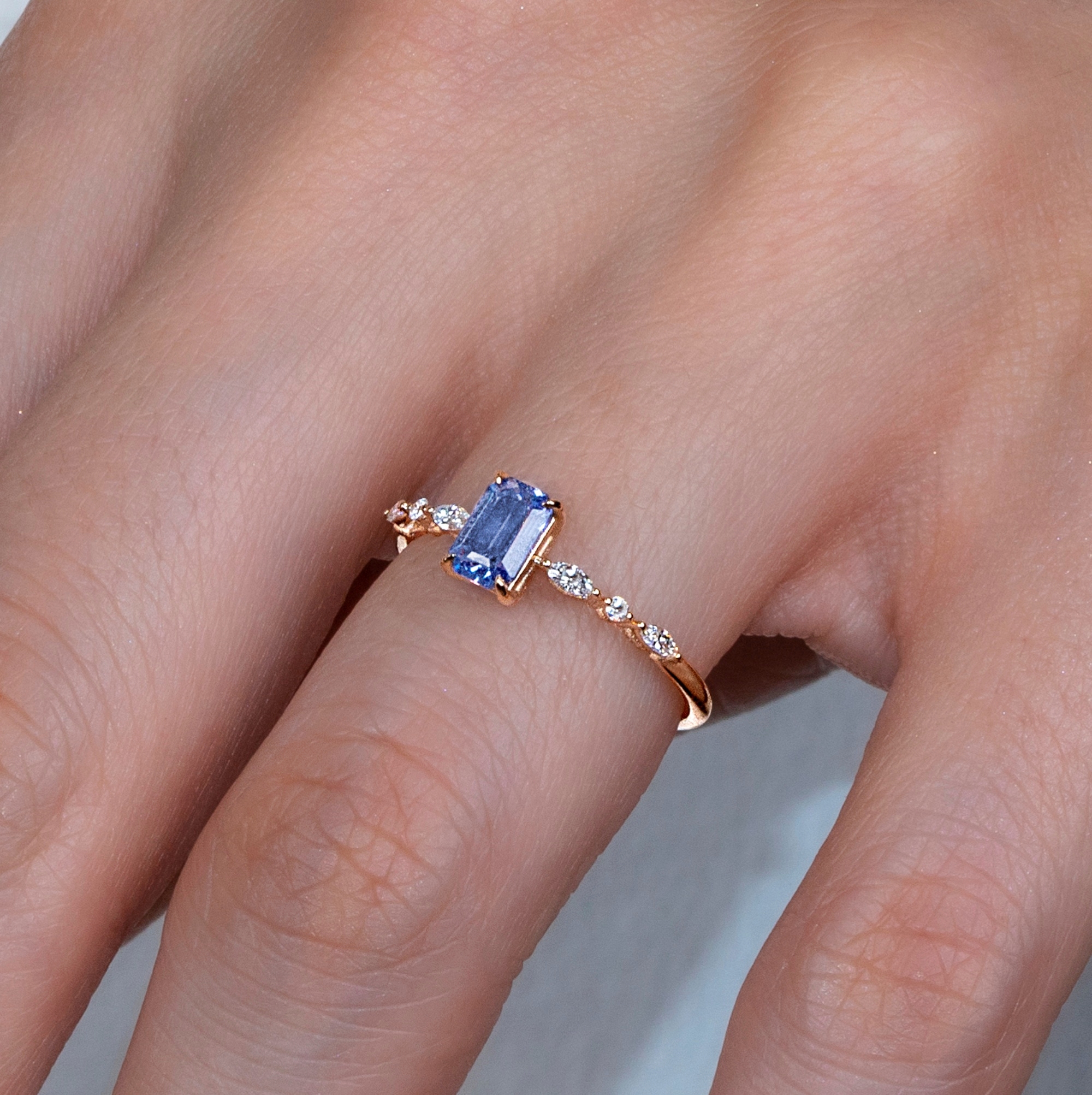 Safir ve Markiz Pırlanta Tektaş Yüzük