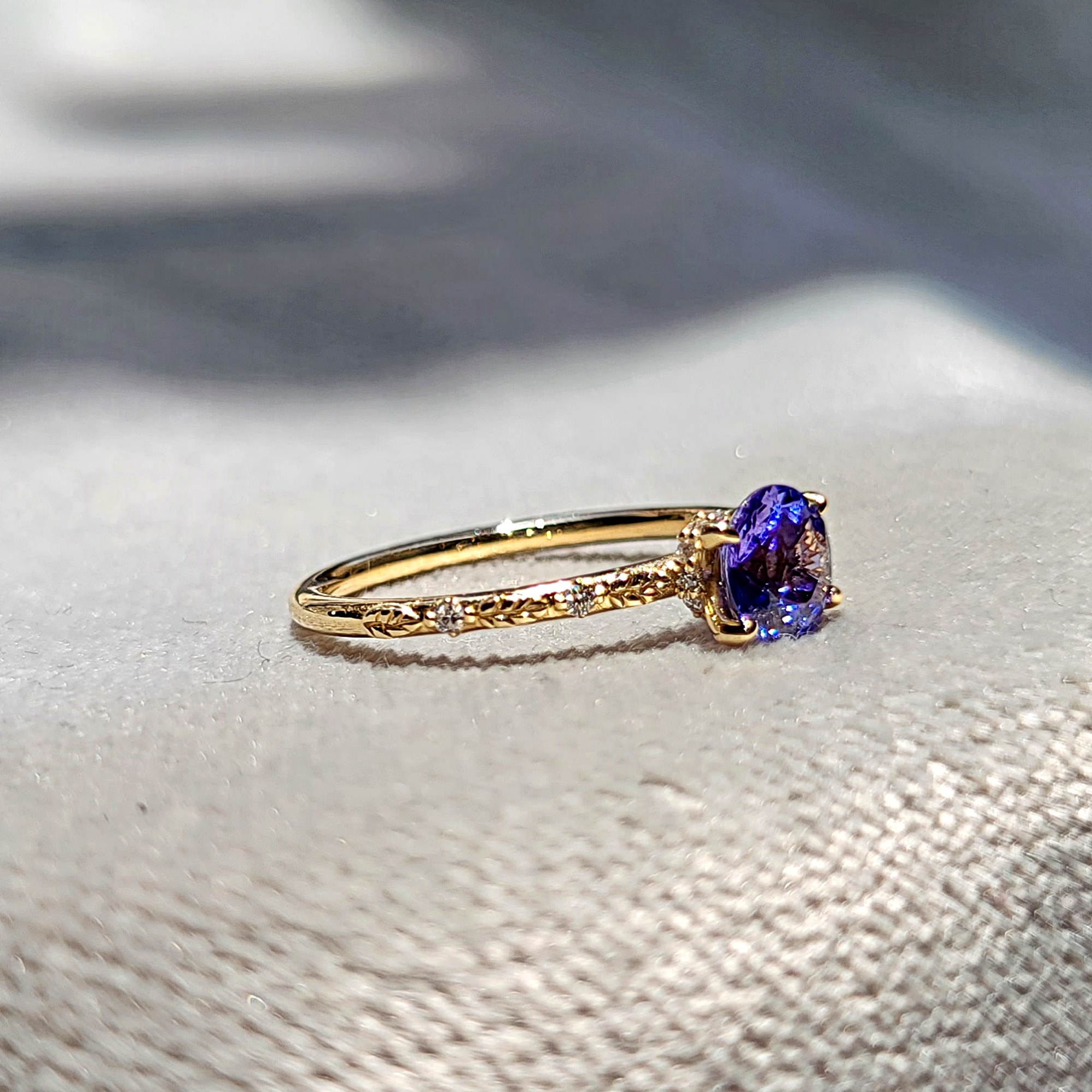 Tanzanit ve Pırlanta Taşlı Yaprak Motifli Yüzük